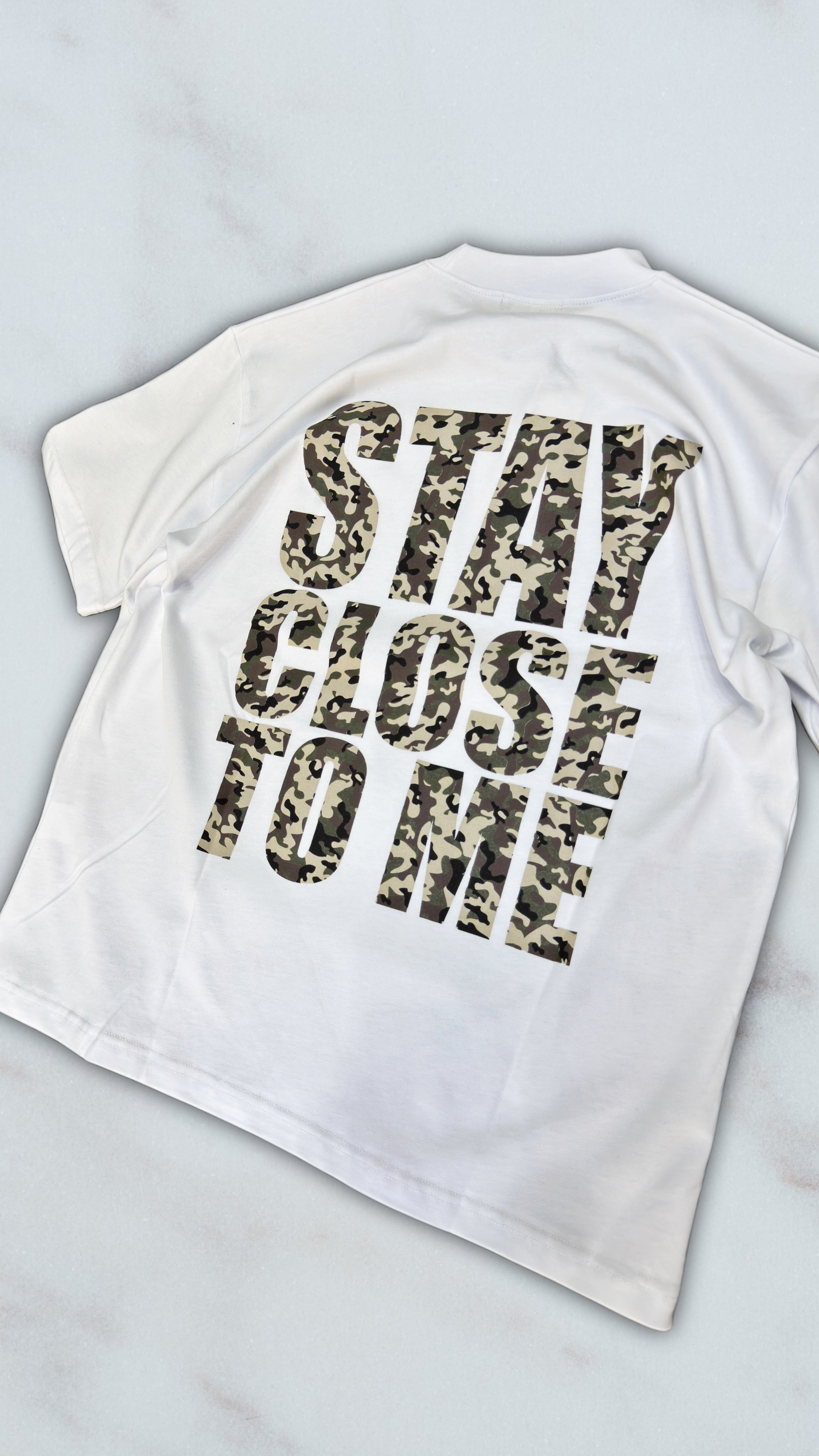 T SHIRT CLOSE